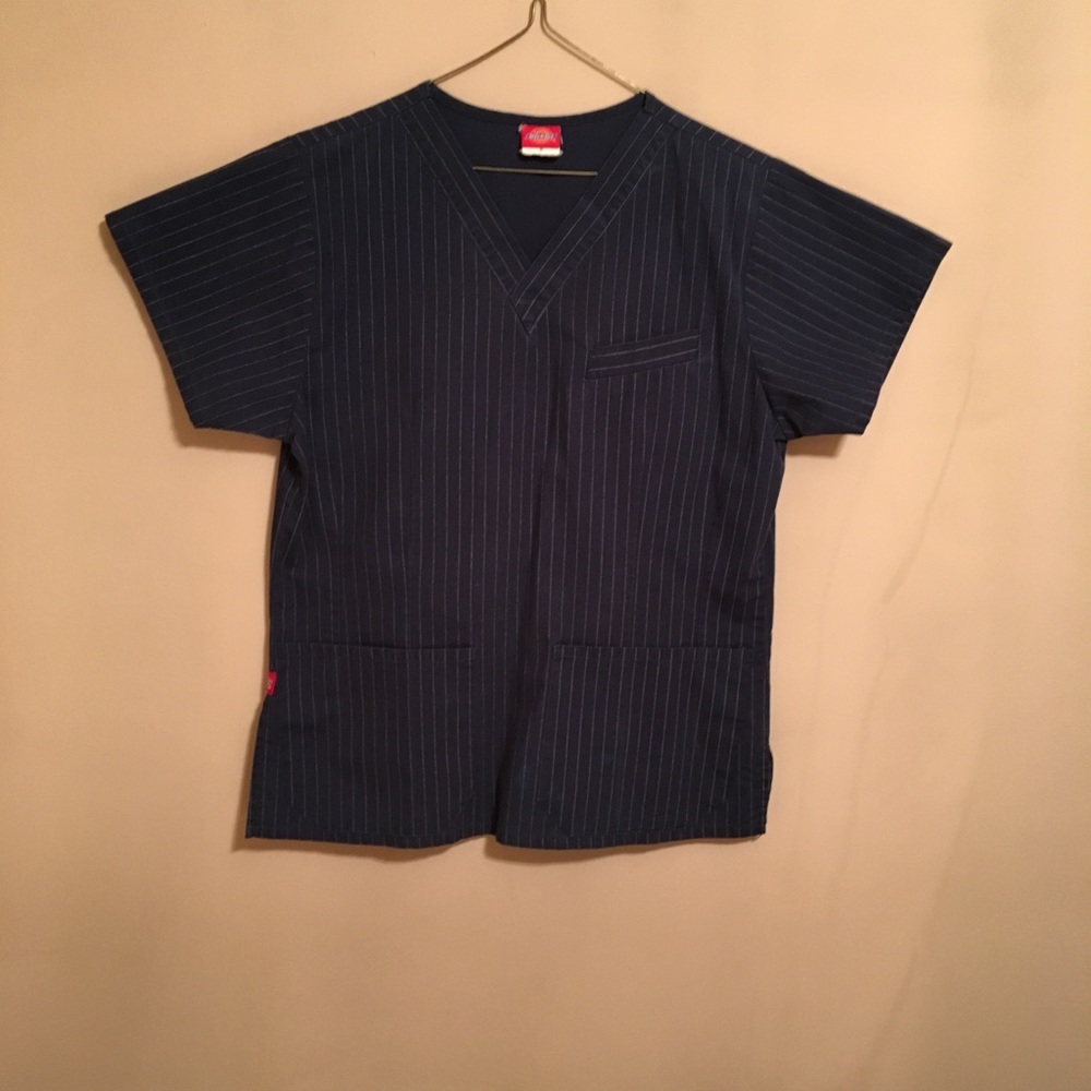 Medical/Dental scrub top by Dickies. EUC